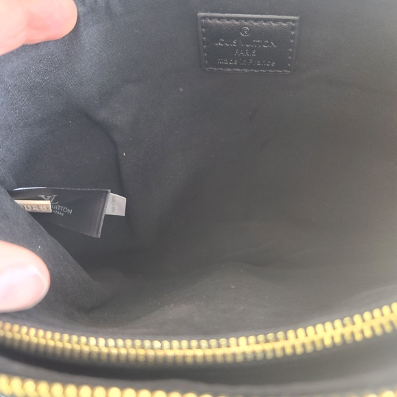 Black Designer Women's Bag with Gold Chain - Picture 6 of 8